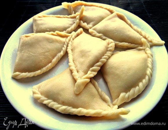 Курзе крупнее вареников и очень быстро наедаешься ими, хватит 3 шт. на порцию.
