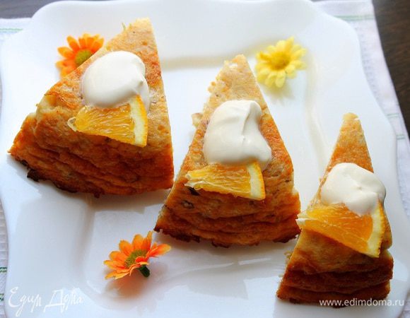 Подавать в теплом или холодном виде со сметанкой и сладким чаем. Приятного аппетита!