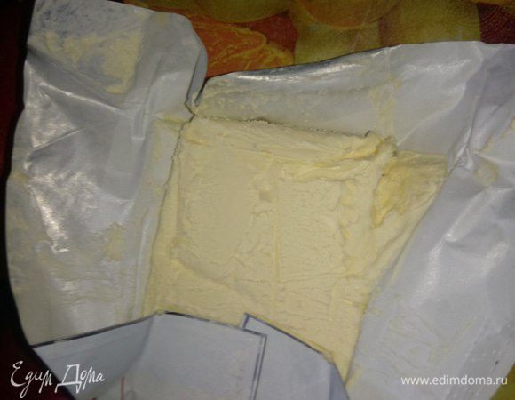 Подготовили 100 г размягченного сливочного масла.