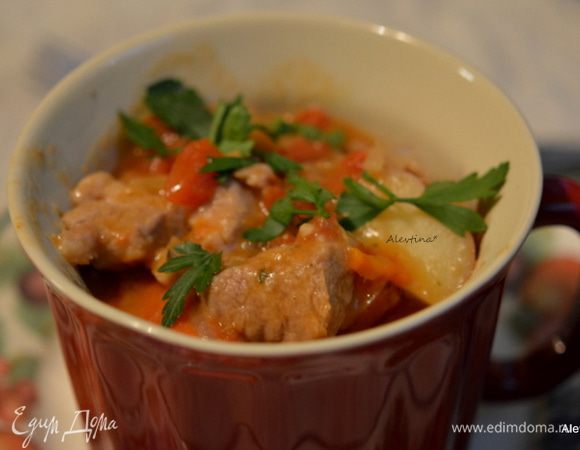 Готовое блюдо подаем, украсив зеленью по желанию. Приятного аппетита.