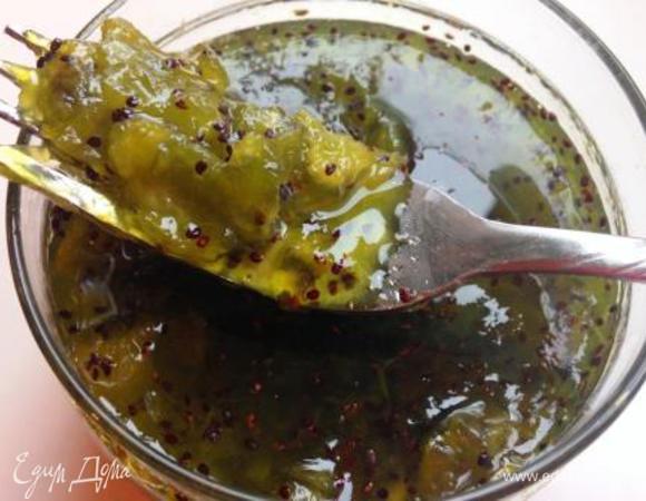 Варить, помешивая, на медленном огне 5-7 минут.
Густое варенье готово!