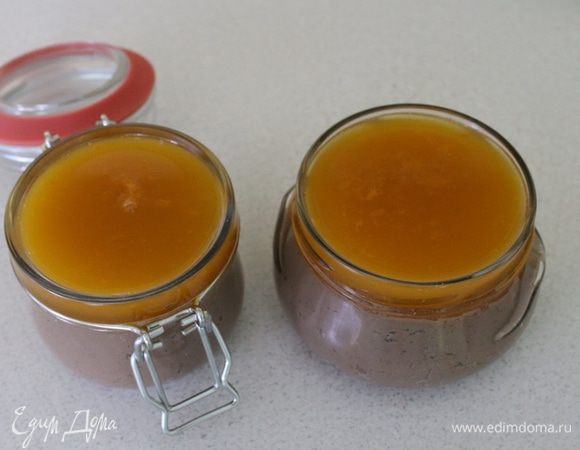 Залить теплым желе паштет. Остудить. Отправить в холодильник на ночь...