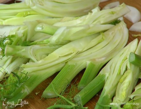 Фенхель нарезать тонкими дольками.