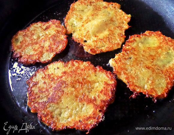 Переворачиваем и жарим снизу.