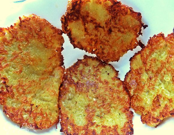 Вынимаем на салфетку и жарим остальные порции.