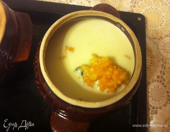 Разложить по горшочкам, у меня обычно это 4-5 горшочков, залить молоком, добавить по чайной ложке сливочного масла и поставить в духовку на 1 час при 180С. Очень вкусно. Приятного аппетита.