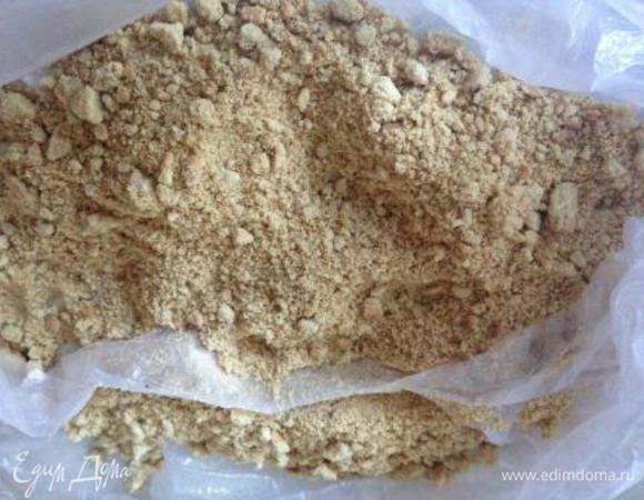 Печенье измельчить в крошку.