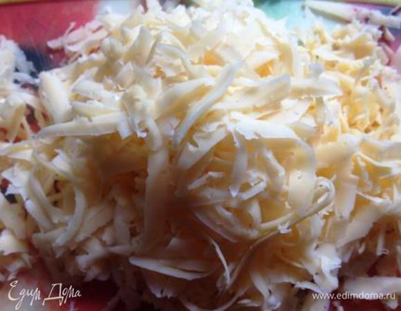 Сыр натереть на терке.