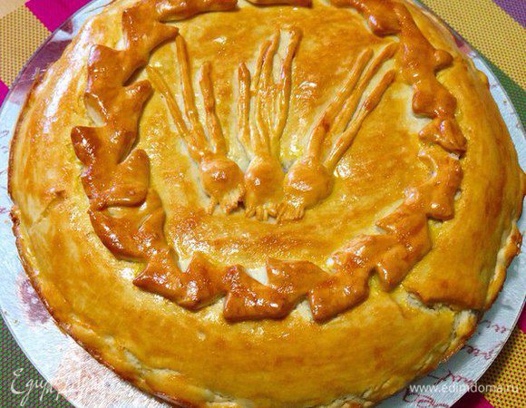 Пирог поставить в разогретую до 190°С духовку на 30 минут.
Вот такая красота и вкуснота у меня получилась!
Всем приятного аппетита!