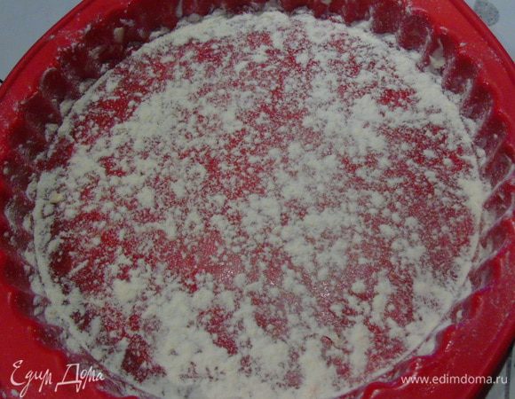 Форму смазать маслом и присыпать рисовой мукой (можно заменить на пшеничную).