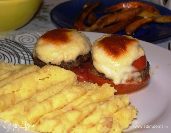 Подавать горячим! У меня — с гарниром из картофельного пюре. Приятного аппетита! Радуйте себя и близких вкусной едой. 