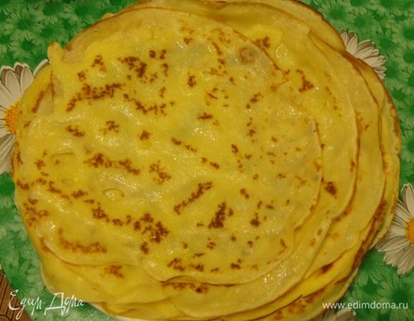 Из остатков теста можно испечь блинчики и тоже чем-нибудь их наполнить. Но и просто так они вкусные!