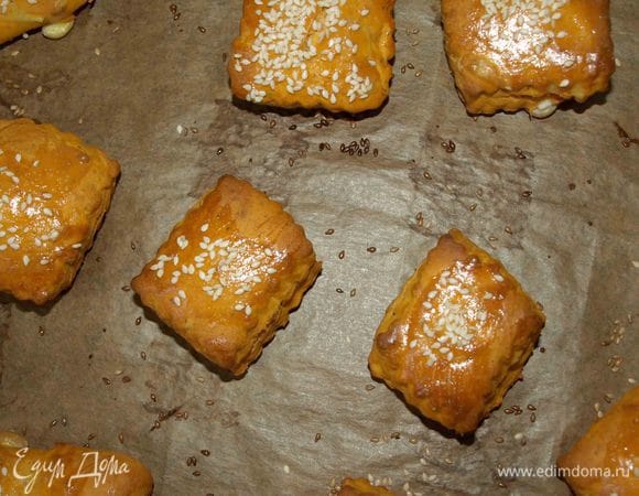 Выпекаем в заранее разогретой духовке до 200°С 10 минут.