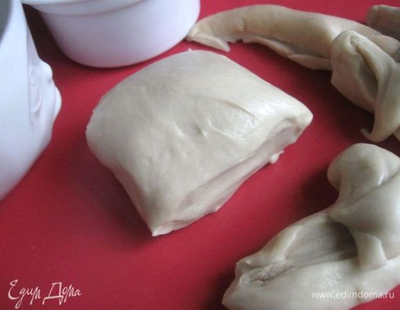 Начало подкормки:
Взять 100 г закваски, добавить 100 г муки и 45 г воды. Повторять процесс подкормки каждый день, в течении 5 дней.