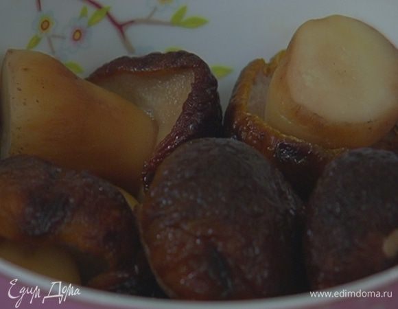 Замороженные белые грибы предварительно разморозить.