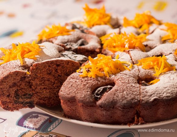 Готовый пирог украшаем тертой цедрой.