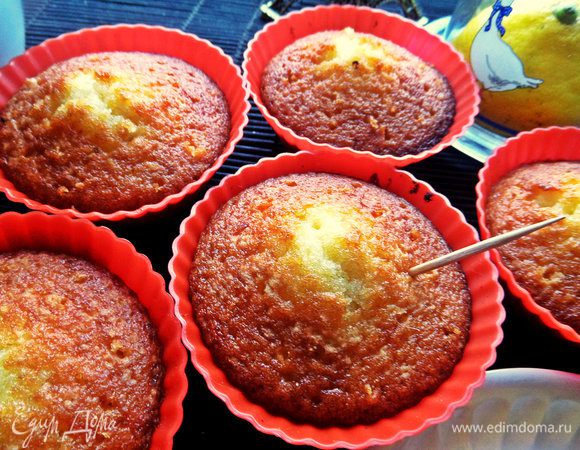 Выпекаем минут 15 при 180°С. Я пекла двумя партиями. Всего вышло 12 штучек.