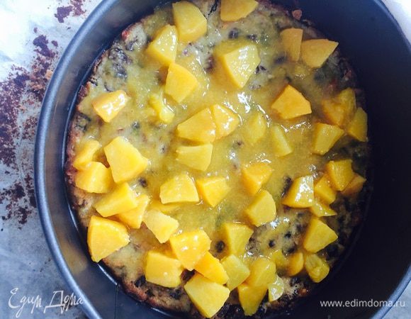 Распределяем желе поверх франжипана и в морозильник до полного застывания.