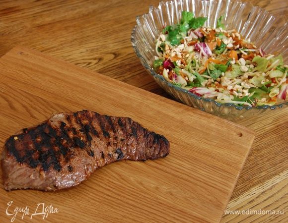 Подавать мясо с овощами.