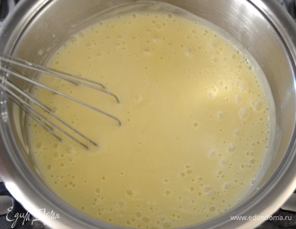 Снова доведите до кипения, продолжая взбивать. Суп-велюте готов!