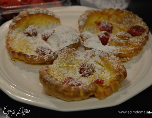 Подаем к столу, посыпав сахарной пудрой, или с вашим любимым вареньем, сиропом.