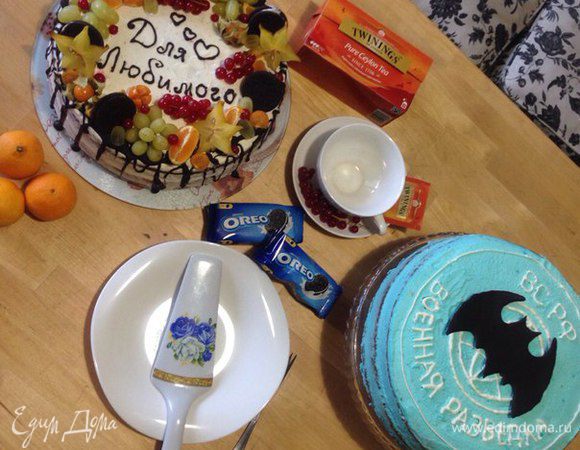 Затем поставить торты охладиться в холодильник на пару часов, а лучше на ночь.