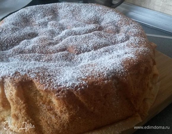 Шарлотке дать совсем немного остыть, я люблю, когда она еще теплая))