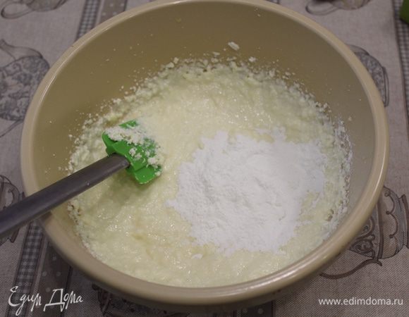 Добавить крахмал, перемешать.