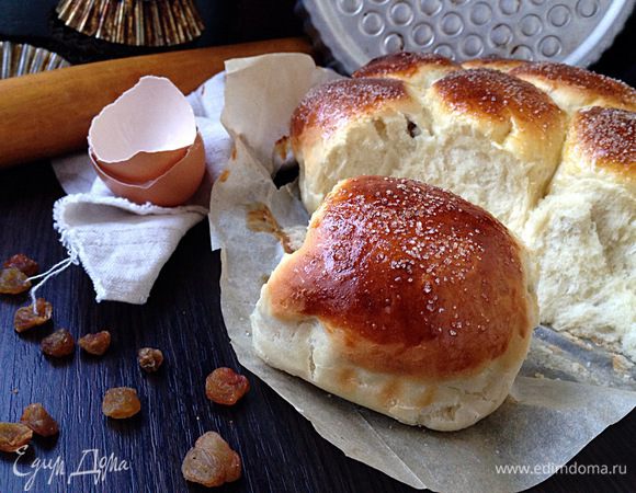 Готовым булкам дать остыть и подавайте к столу. Приятного чаепития! :)