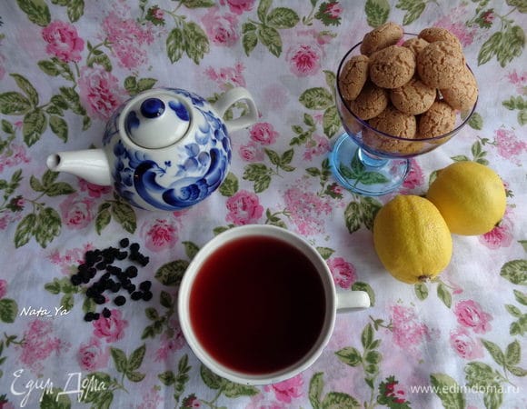 После 5 минут, долить горячей воды доверху. 

Разливаем и наслаждаемся! Можно разбавить кипятком. По желанию добавить мед.