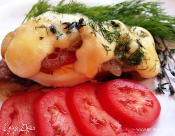 Выпекать в разогретой духовке до расплавления сыра.
Получается очень вкусное блюдо!