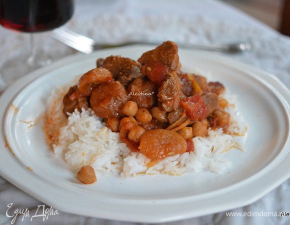 Подаем с готовым гарниром как кус кус или рис, полить соусом. Украсим зеленью как кинза по желанию. Приятного аппетита.