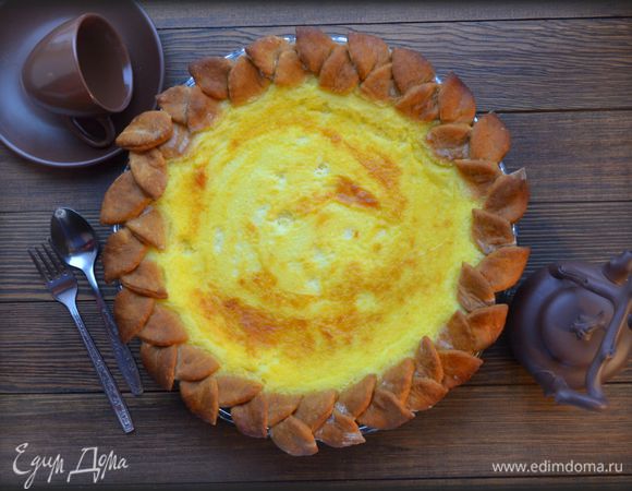 Из остатков теста можно приготовить украшение на бортик — это исключительно ваша фантазия.