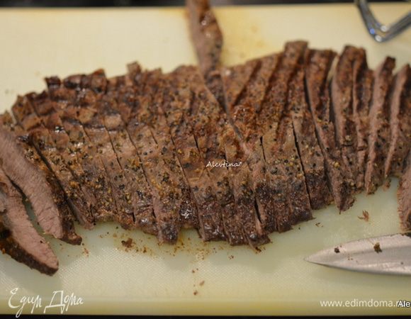 Говядину готовую порезать на порции.