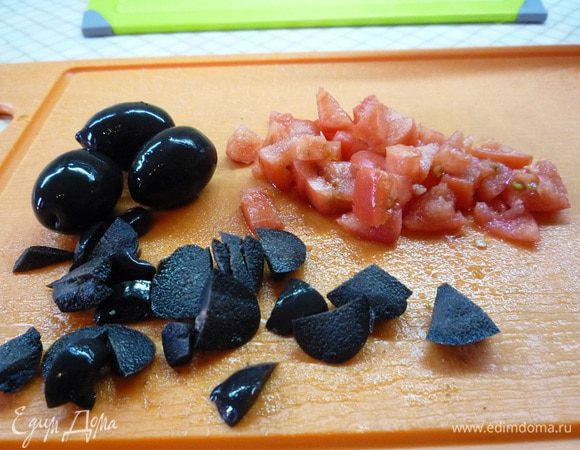 По желанию можно добавить мелко нарезанные кусочки помидор или оливки.