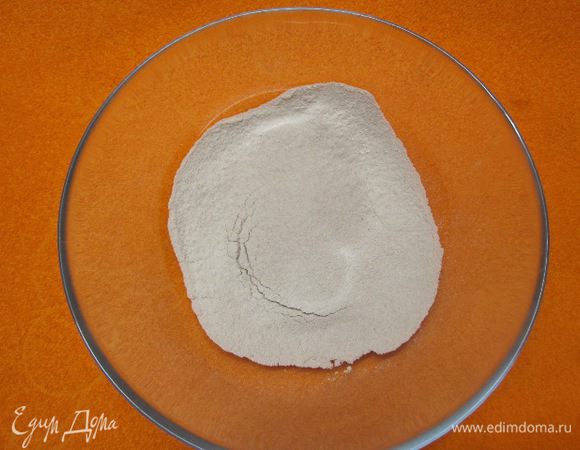 Просеять гречневую муку.