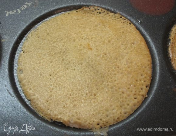 Испечь блинчики.