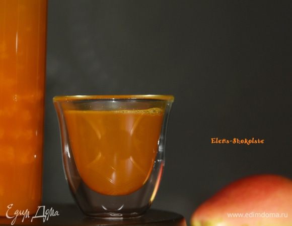 Процедить в чайник или сразу в чашку, пить и согреваться. Угощайтесь! 