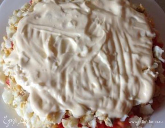 Покрыть майонезом по вкусу.