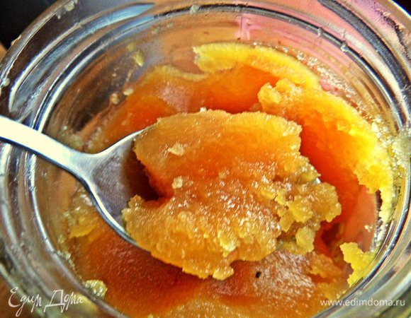 Выключить, положить мёд (или сахар), размешать.