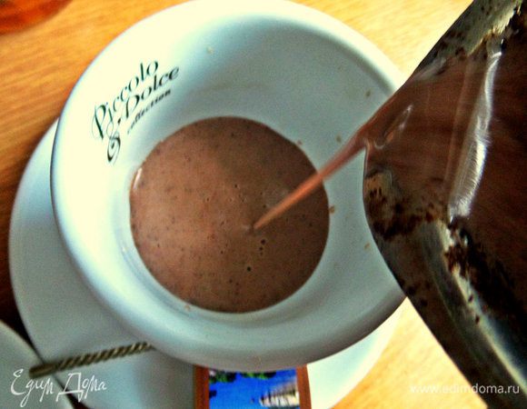 Разлить по чашкам.