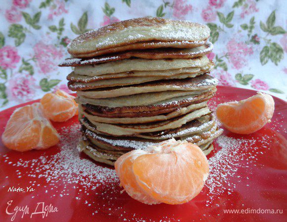 Подаем оладьи к столу горячими! Держите в тепле следующую порцию до подачи. 




