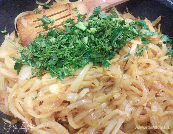 Добавить зелень (у меня петрушка и укроп, вы можете взять зелень на свой вкус, впрочем, как и специи), перемешать и снять с огня, полностью остудить. 