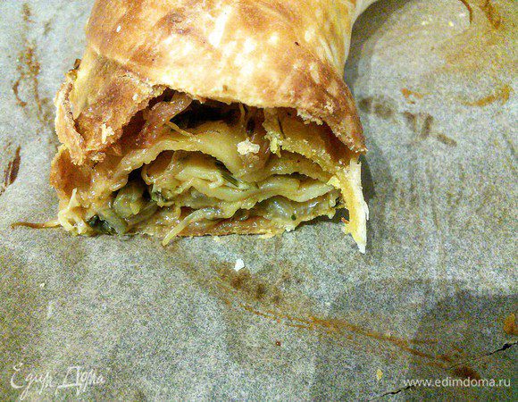 Выпекать штрудель около 45 мин. Мне хватило 35! Присматривайте за своей духовкой! Подавайте штрудель теплым. 