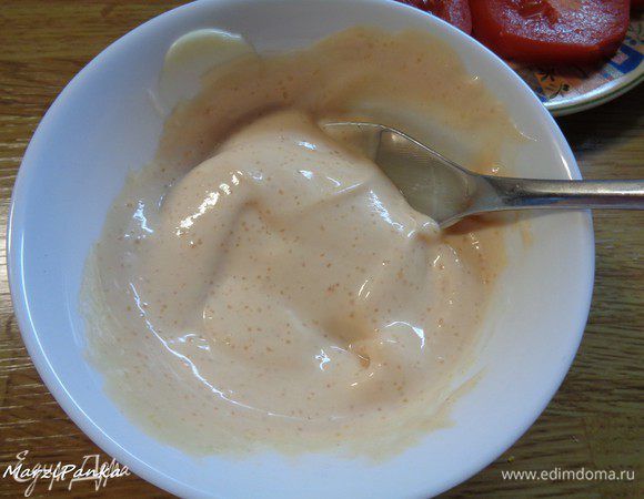 Для соуса смешаем все ингредиенты. 

Если вы любитель остренького, то рекомендую добавить молотый или свежий перчик чили дополнительно.