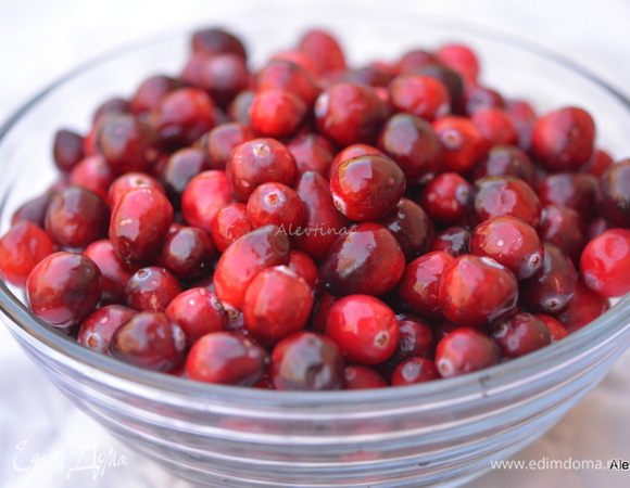Клюкву очистить, помыть.