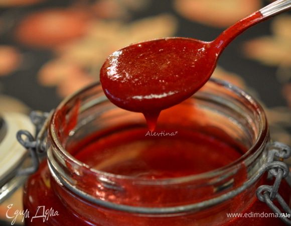 Готовый соус перелить в стерилизованную баночку. Хранить в холодильнике.