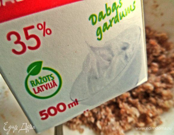 Далее нужны жирные сливки или маскарпоне или не кислая густая сметана.