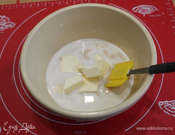 Добавить мягкое сливочное масло.