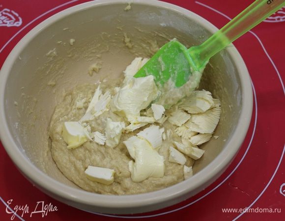Добавить мягкое сливочное масло.